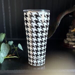 Elegant Houndstooth Tumbler by Swig